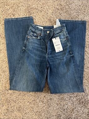 Zara Mid Wash Straight-Leg Jeans in Blue